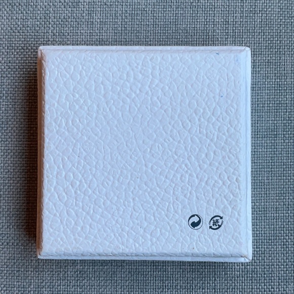 Christian Dior Small Gift Box - Picture 4 of 8